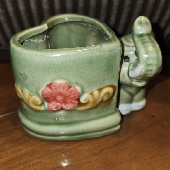 Small Ceramic Elephant Planter - Picture 2 of 3